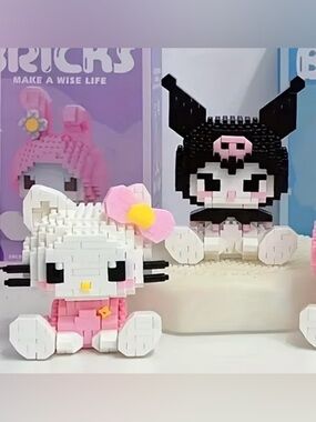 Sanrio Mini Building Block Figurines HELLO KITTY or KUROMI